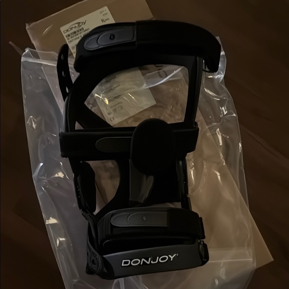 Donjoy Defiance Custom Knee Brace